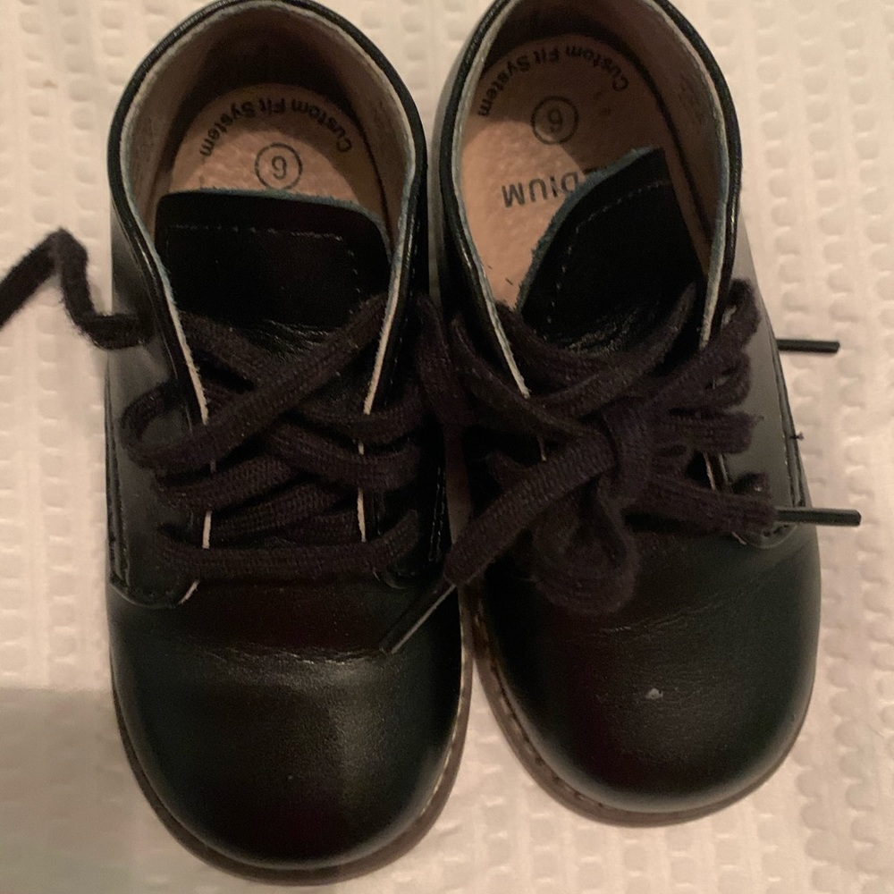 Size 6 boys black dress shoes foot mates